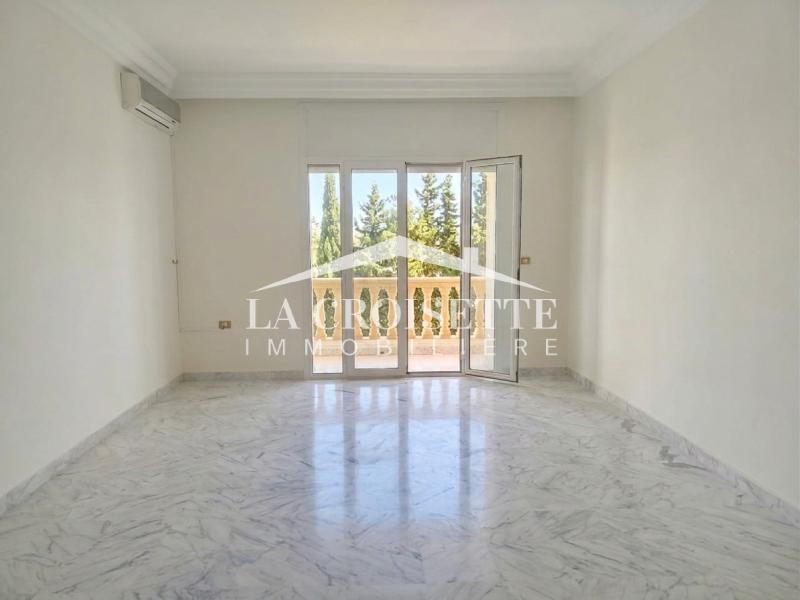 Villa S+5 avec piscine à Gammarth